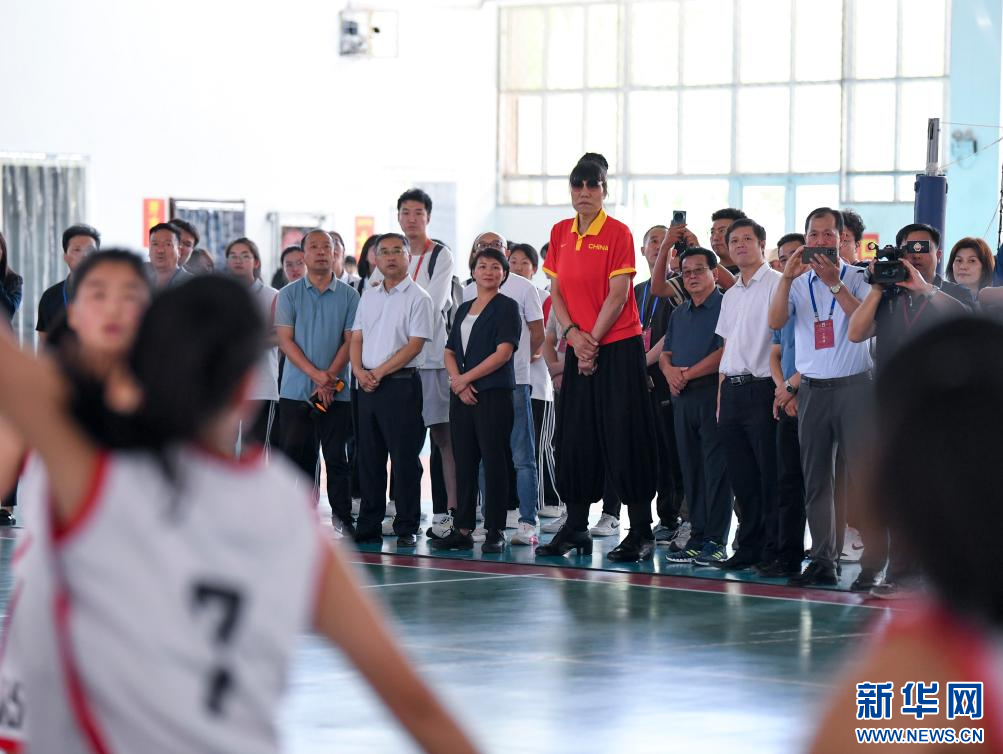 中国女篮点燃灵武学子篮球梦想-